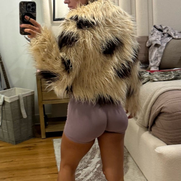 Faux fur jacket - Picture 4 of 4